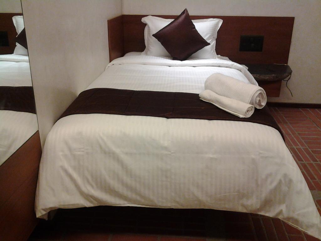 Fabhotel Illam Hospitality Chennai Room photo